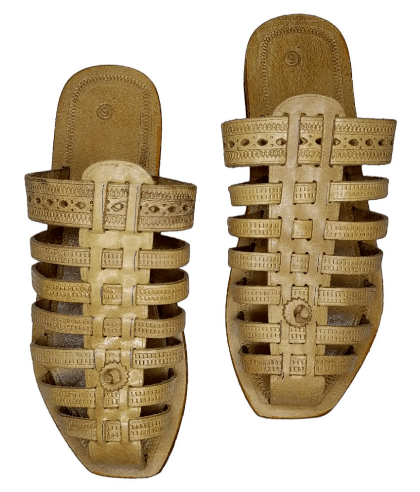 kolhapuri chappal white
