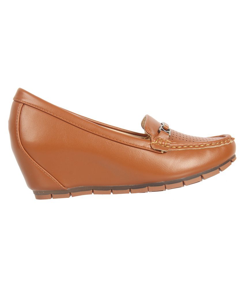 women's tan shoes flat