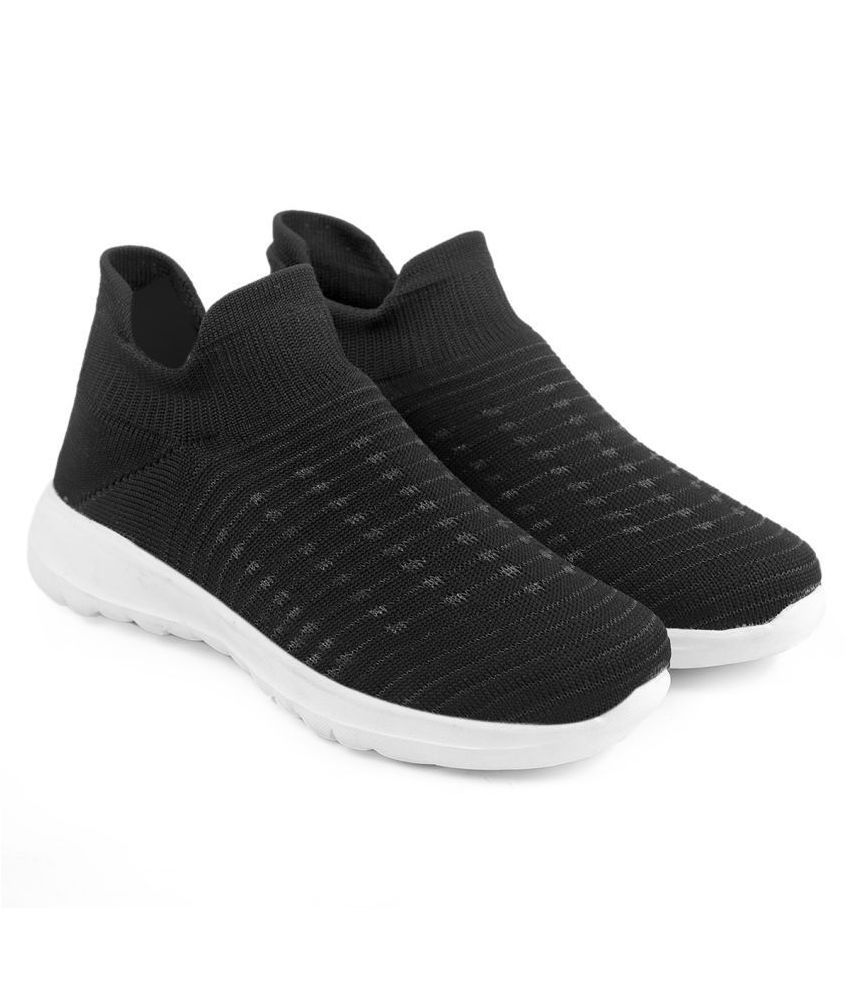     			YUVRATO BAXI Black Running Shoes