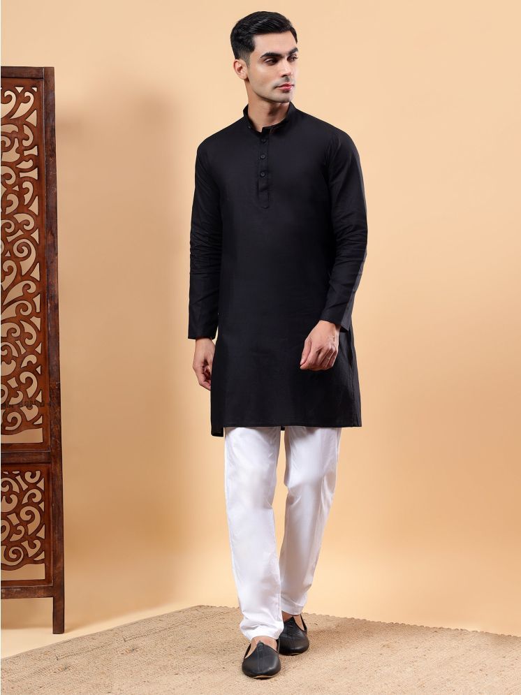     			Yugnik Black Cotton Regular Fit Men's Kurta Pyjama Set ( Pack of 1 )