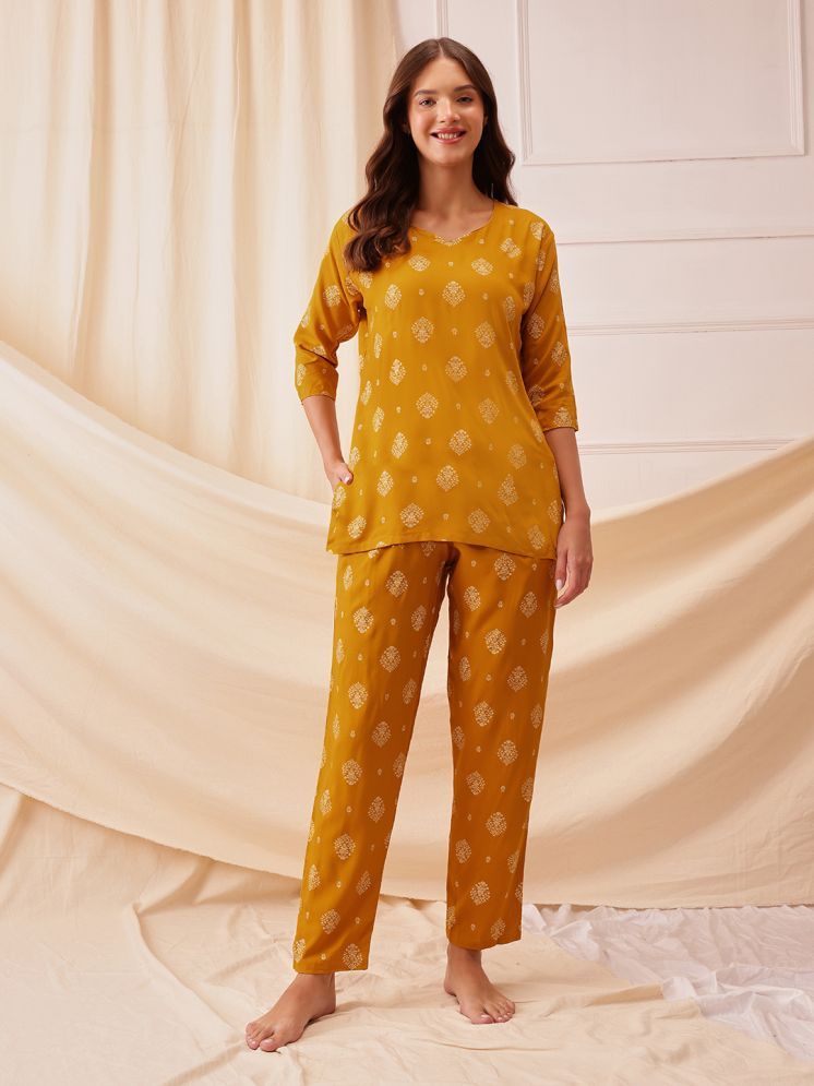     			Clovia Yellow Rayon Women's Nightwear Nightsuit Sets ( Pack of 1 )