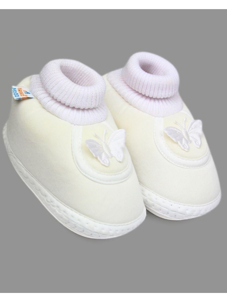     			Neska Moda - White Booties For Baby Boy & Baby Girl 6-12 Months ( Pack of 1 )