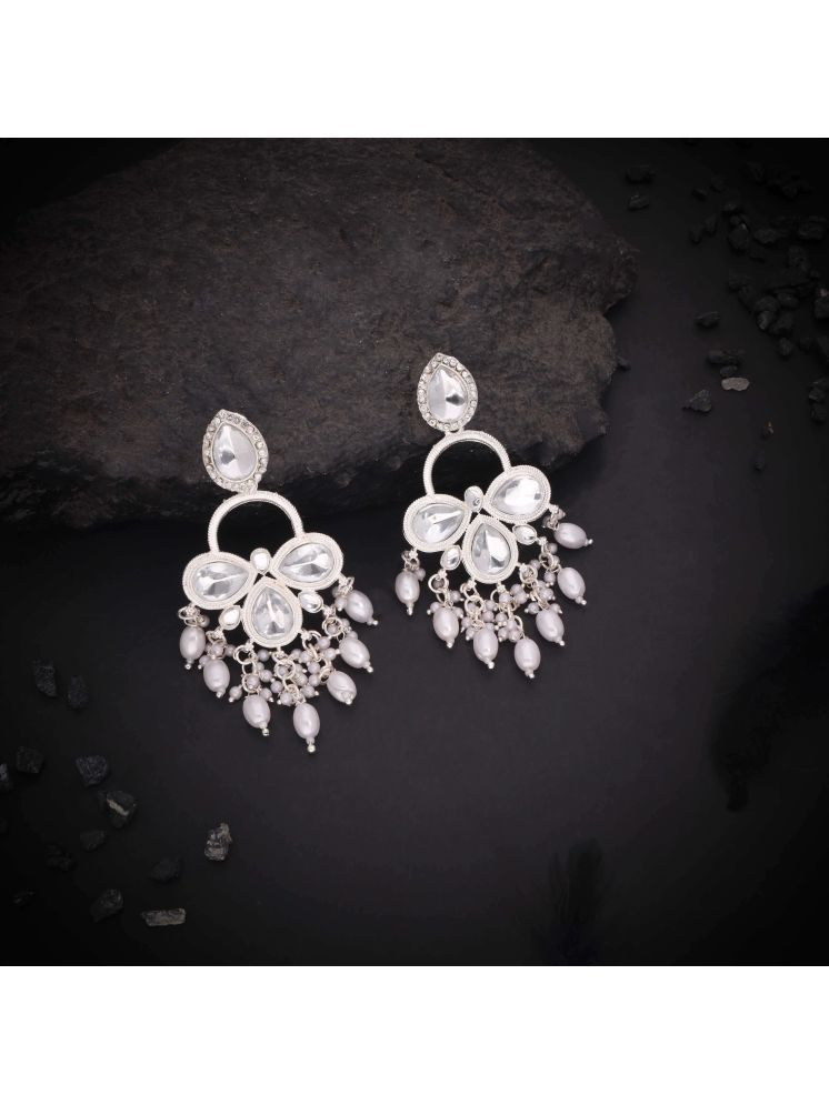     			Lyriss White Jhumki Earrings ( Pack of 1 )