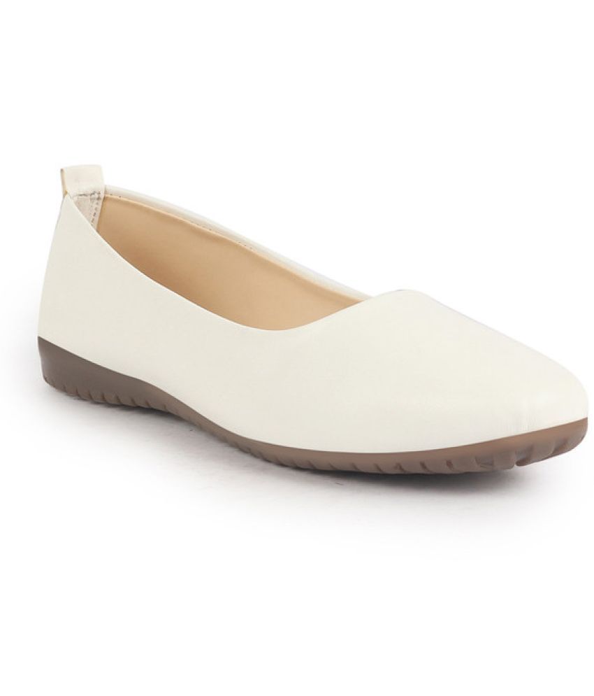     			Fausto White Women's Casual Ballerinas