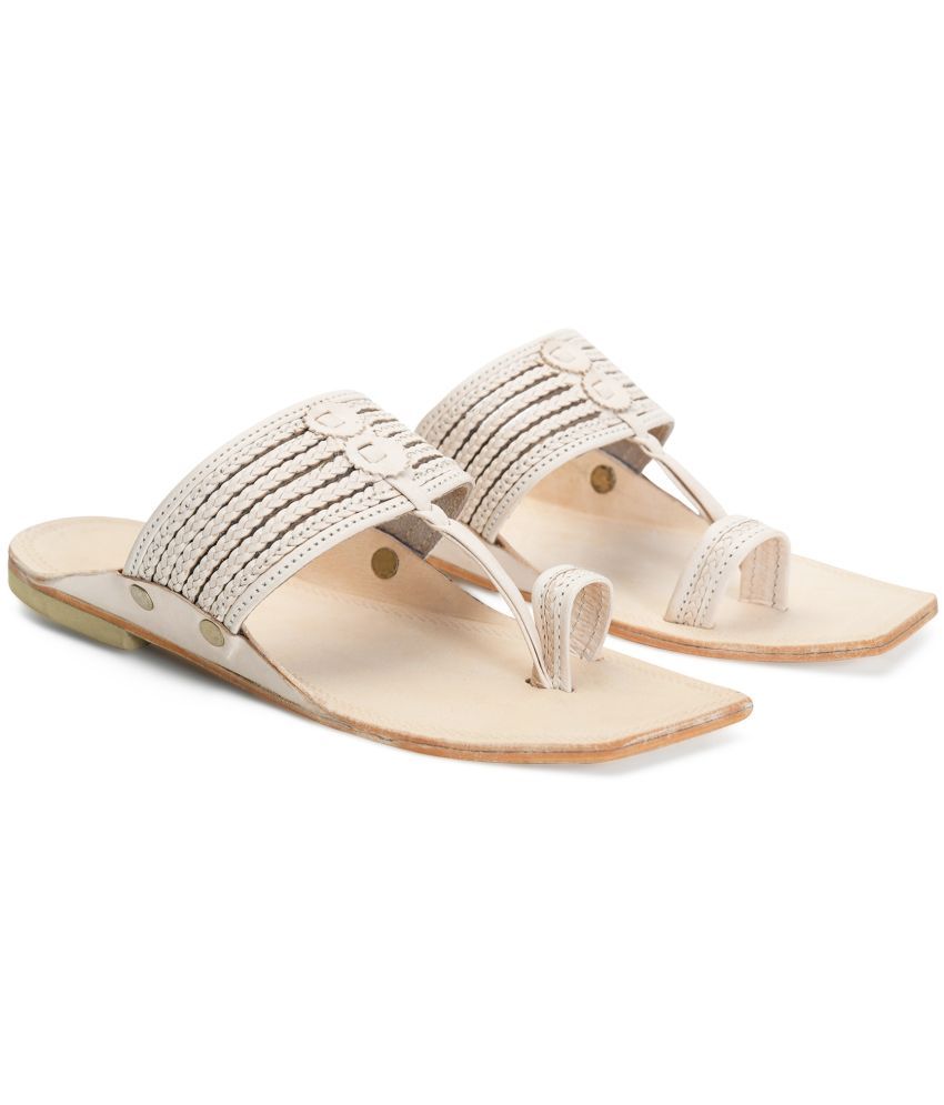     			STEPFOX White Men's Kolhapuris