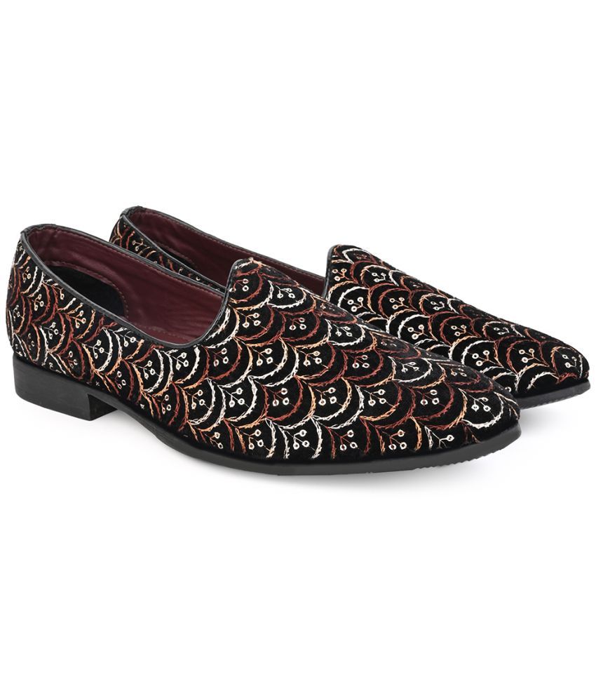     			lues carlton Maroon Men's Jutti