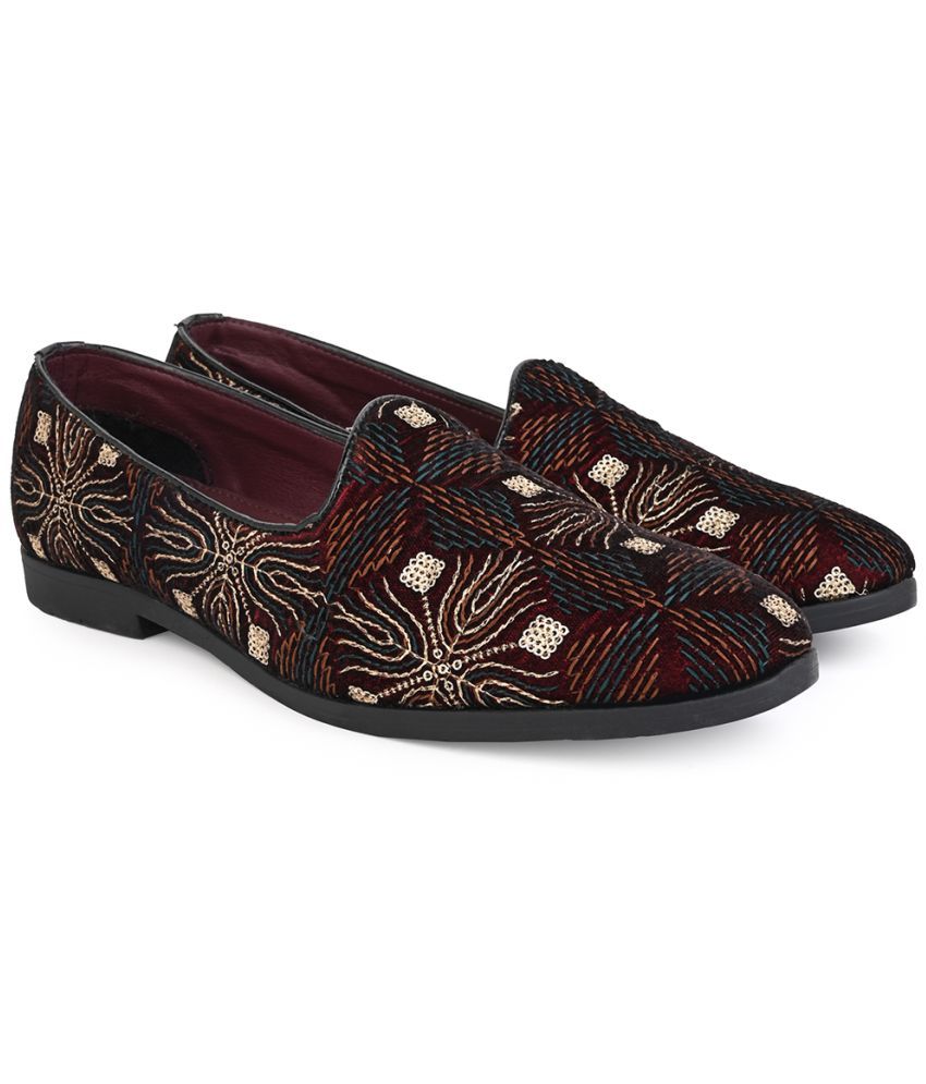     			lues carlton Maroon Men's Jutti