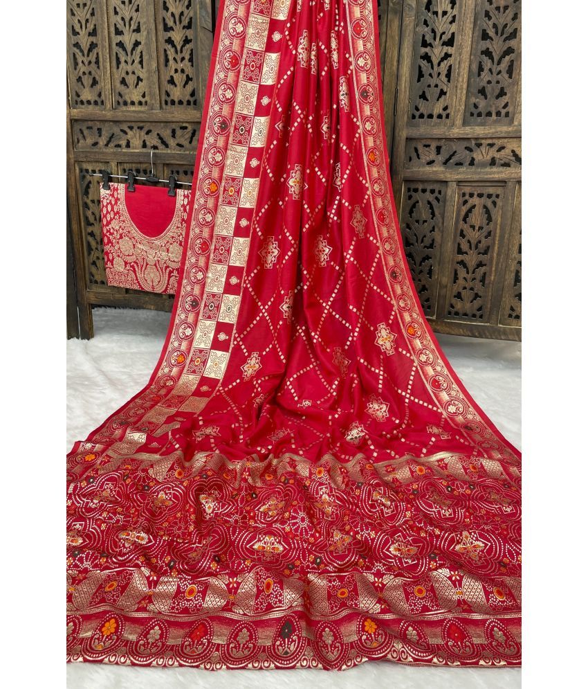     			fab woven Kanjivaram Silk Woven Saree With Blouse Piece ( Red , Pack of 1 )