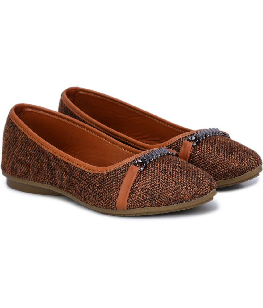     			Moonwalk Brown Women's Casual Ballerinas