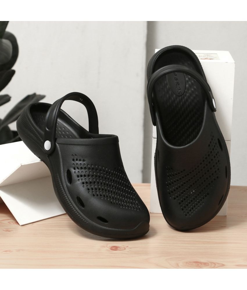     			TR - Black Men's Clogs