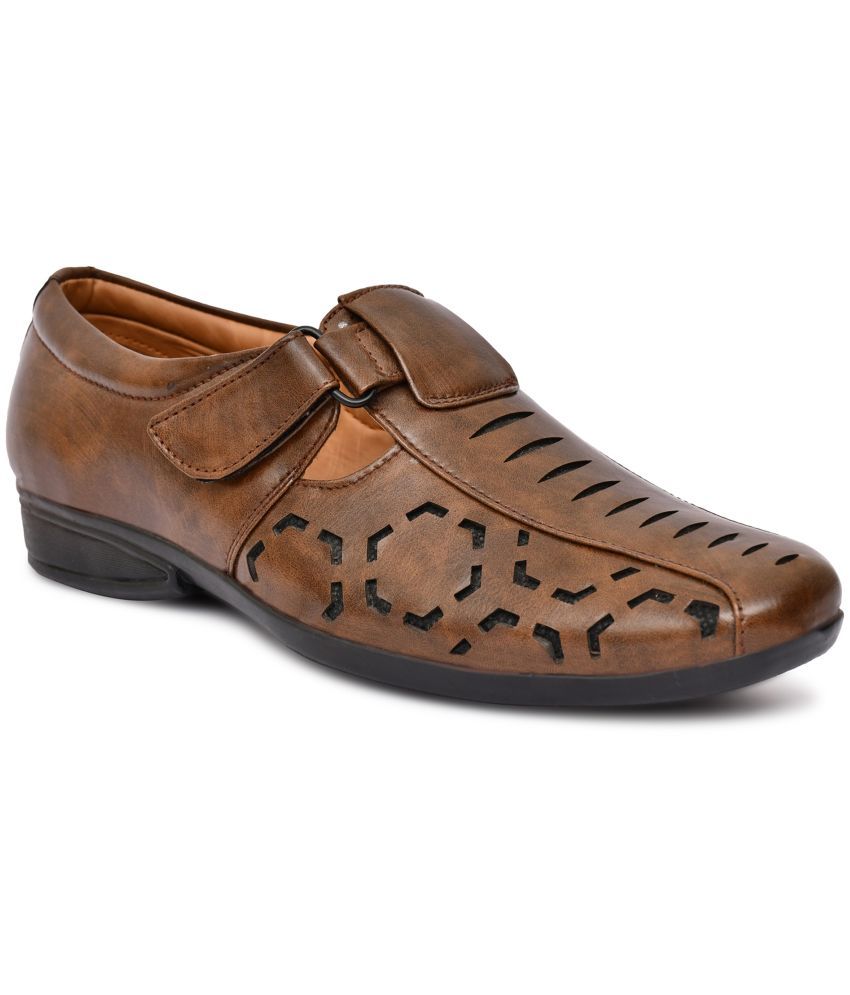     			RYKO Brown Men's Jutti