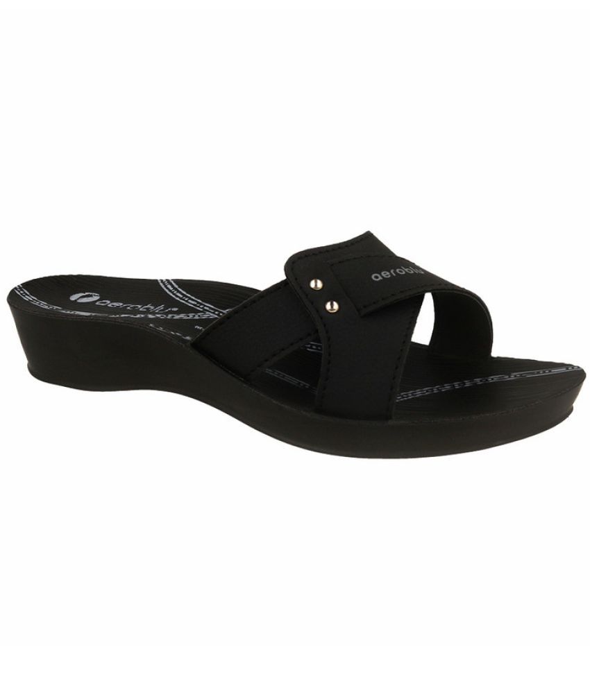     			Aeroblu Footwear Black Women's Flats