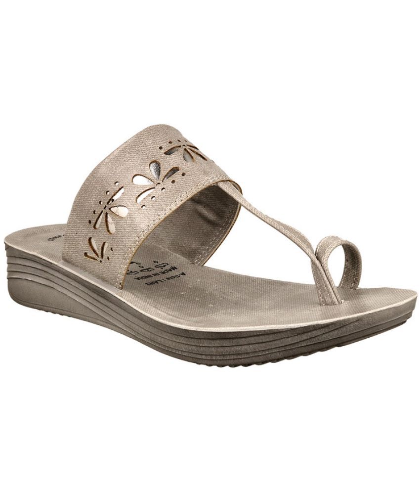     			Aeroblu Footwear Silver Women's Flats