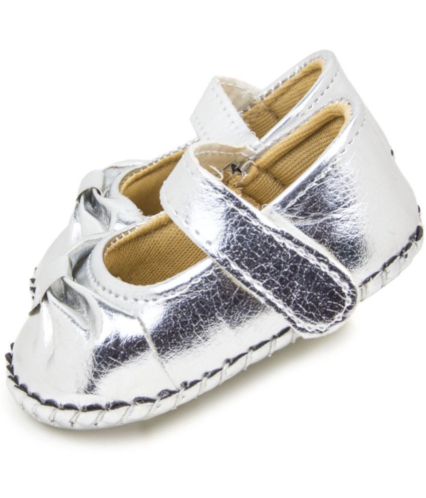     			Neska Moda 6 To 12 Months Baby Girls Synthetic Leather Party Wear Floral Sandal Booties (Silver)