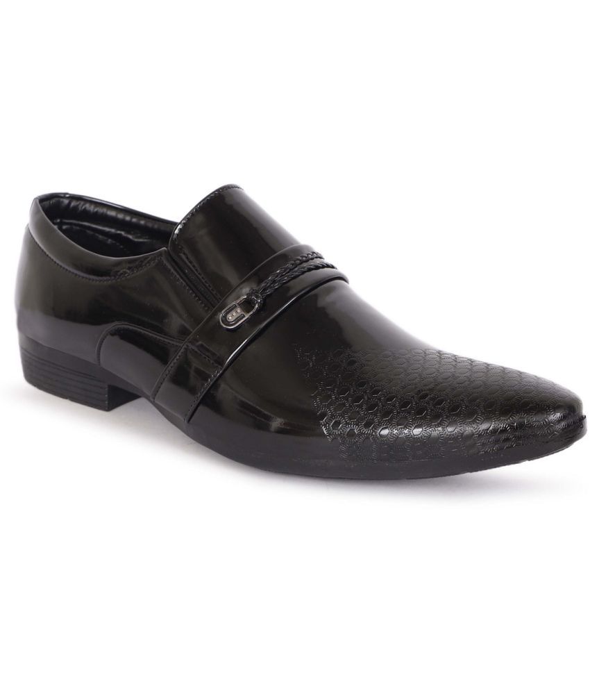     			1AAROW - Black Men's Slip On Formal Shoes