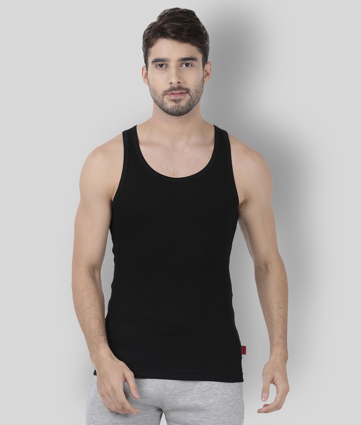     			One8 by Virat Kohli - Black Cotton Blend Men's Vest  ( Pack of 1 )