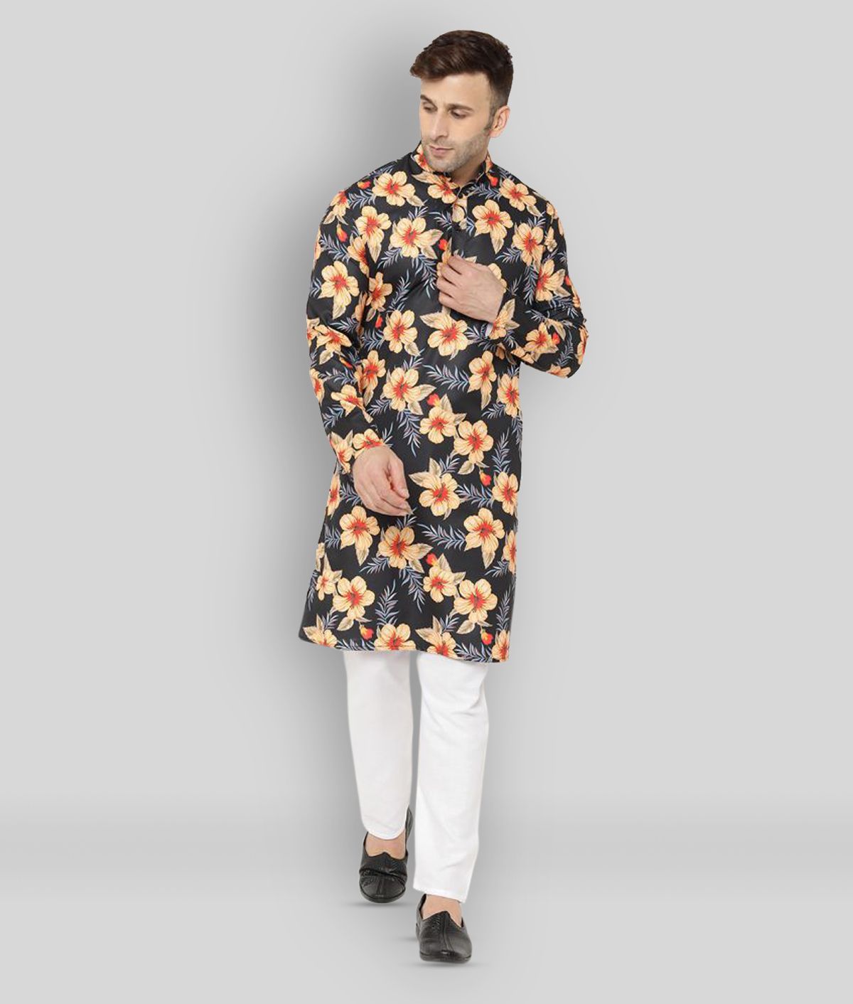     			Hangup - Black Silk Regular Fit Men's Kurta Pyjama Set ( Pack of 1 )