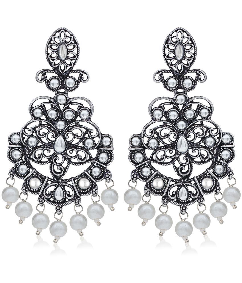     			Sukkhi - Silver Chandelier Earrings ( Pack of 1 )