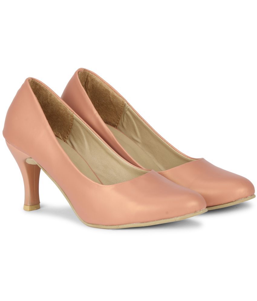     			Commander - Peach Women's Pumps Heels