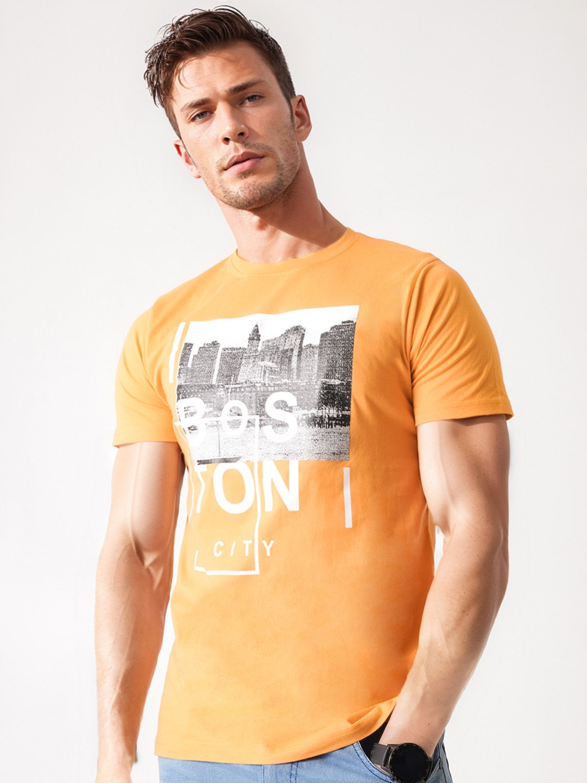     			UrbanMark Men 100% Cotton Regular Fit Round Half Sleeves Graphic Print T Shirt -Mustard