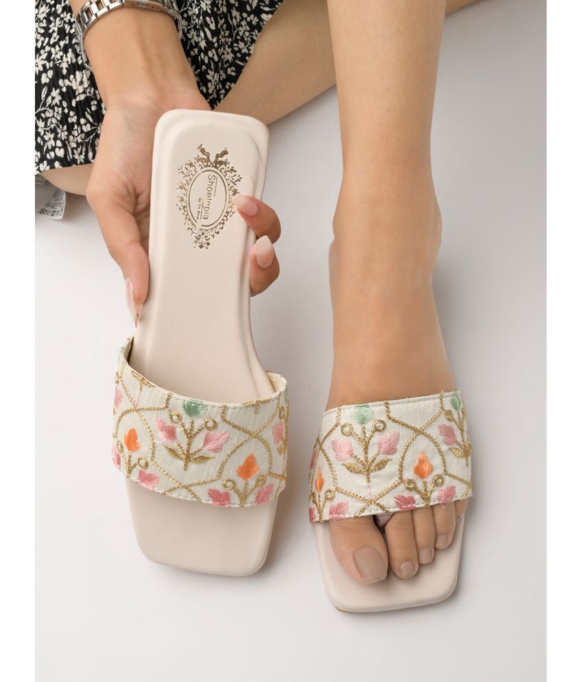     			Shoetopia Embroidered Ethnic Pink Flats For Girls