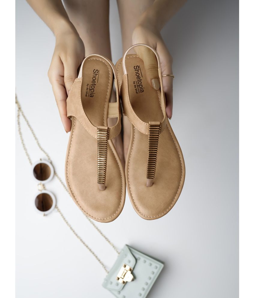     			Shoetopia Girls Beige Flats