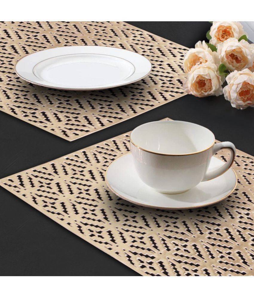     			PVC Geometric Rectangle Table Mats ( 45 cm x 30 cm ) Pack of 2 - Gold