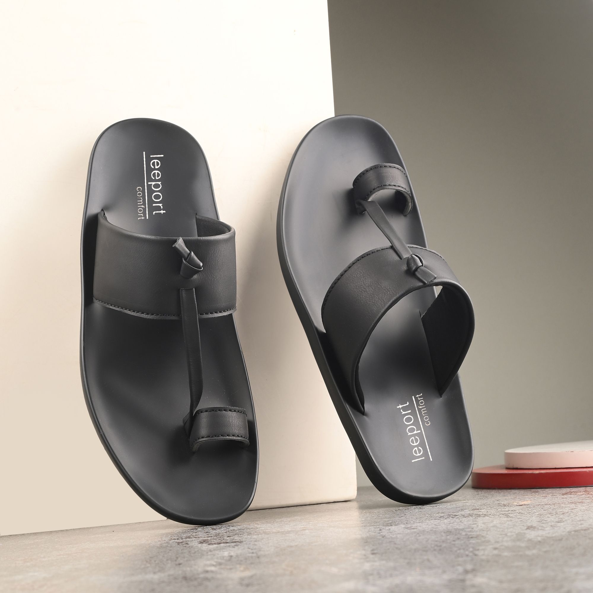     			Leeport - Black Men's Leather Slipper