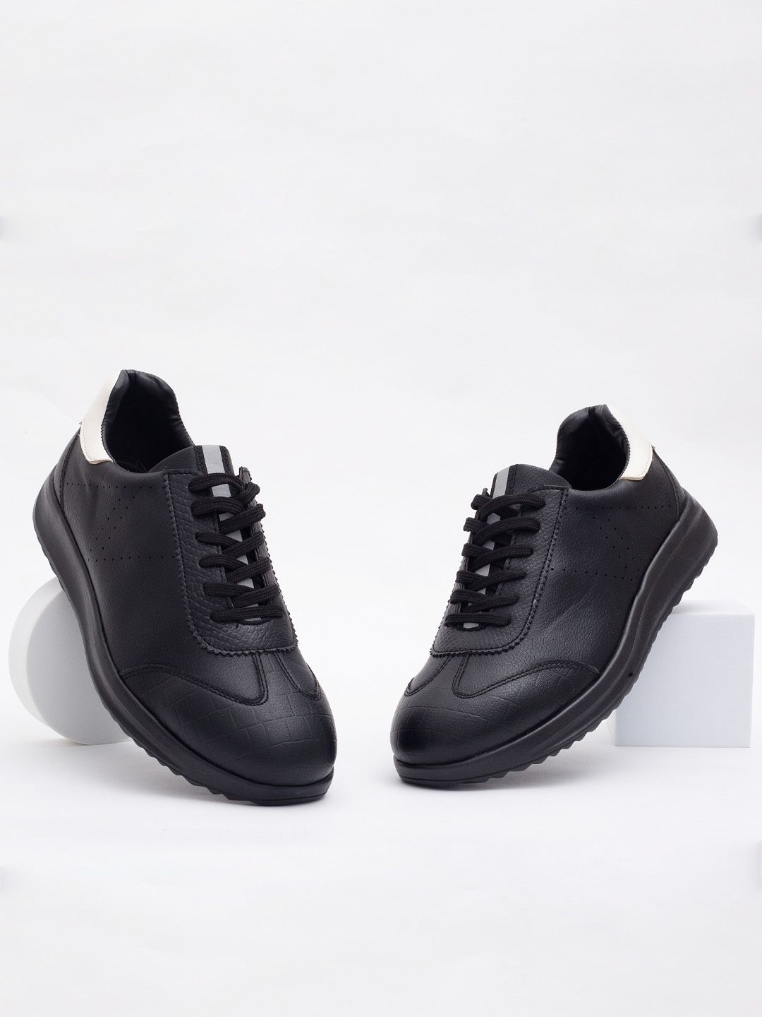     			Big Fox - Black Men's Sneakers