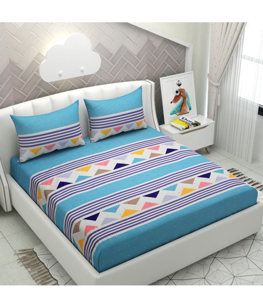    			HIDECOR Microfiber Geometric Double Bedsheet with 2 Pillow Covers - Sky Blue