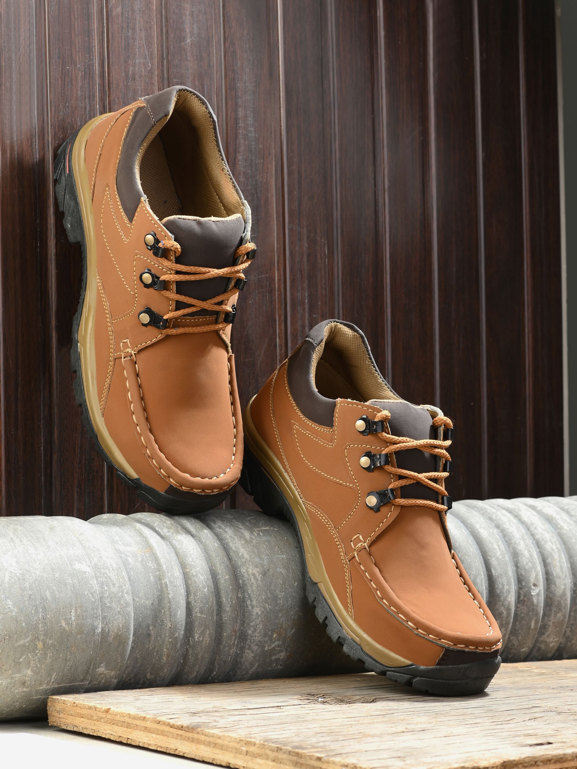     			Bucik - Tan Men's Trekking Shoes