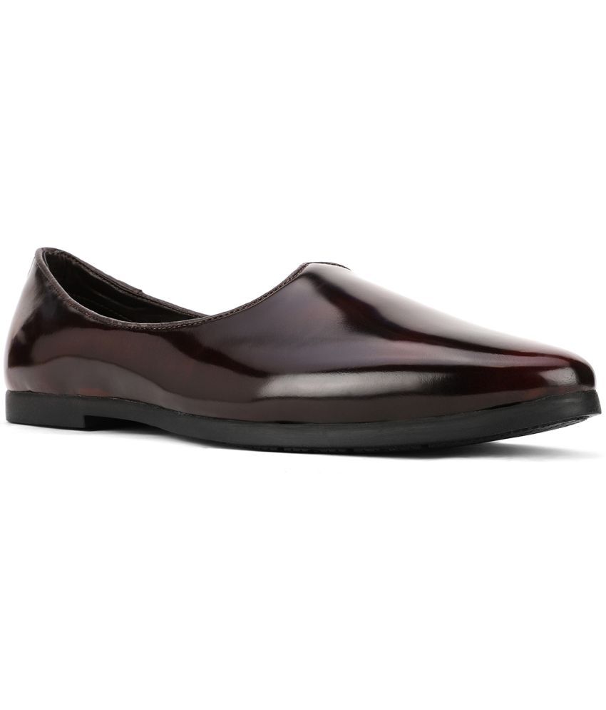     			Bata Maroon Men's Mojaris