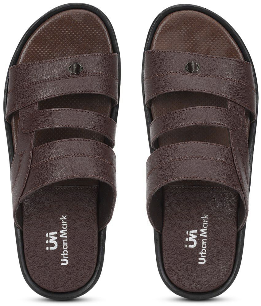     			UrbanMark Men Comfortable Faux Leather Thong Sandals - Brown