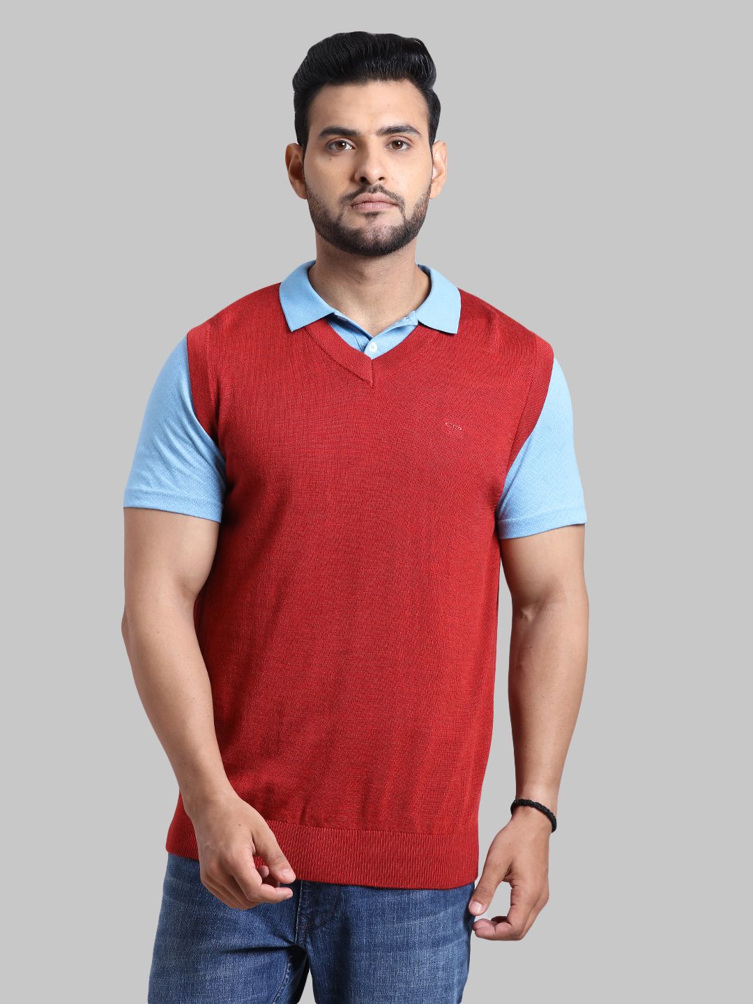     			Colorplus Acrylic V-Neck Men's Sleeveless Pullover Sweater - Red ( Pack of 1 )