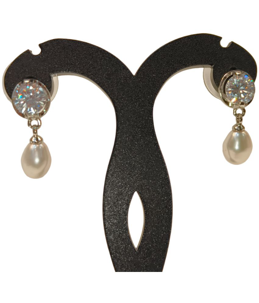     			Mannatraj Pearls & Jewellers White Pearl Earrings ( Pack of 1 )