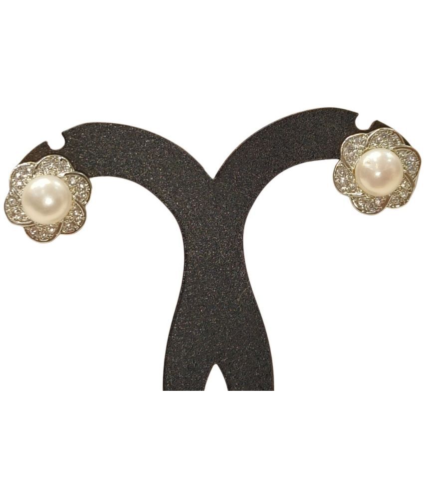     			Mannatraj Pearls & Jewellers White Stud Earrings ( Pack of 1 )
