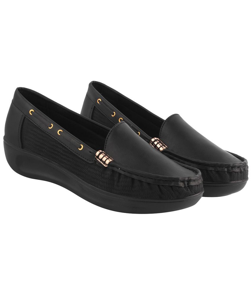    			Shoetopia Black Women's Loafers