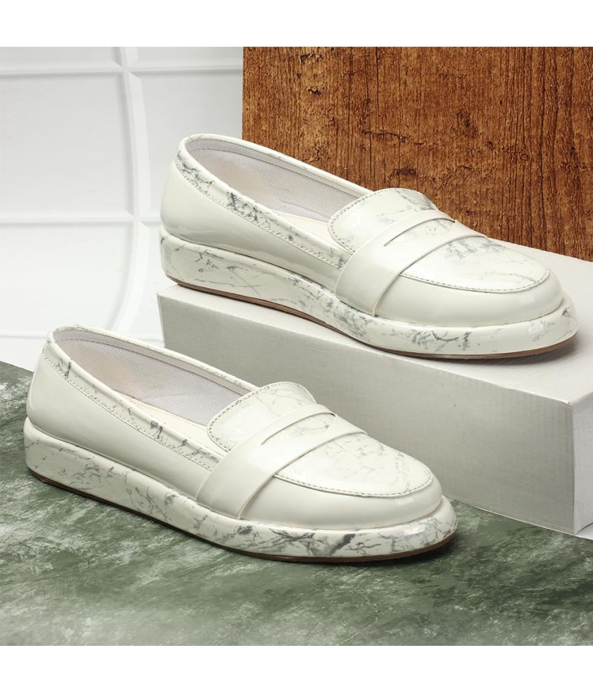     			MESHVA White Women's Loafers