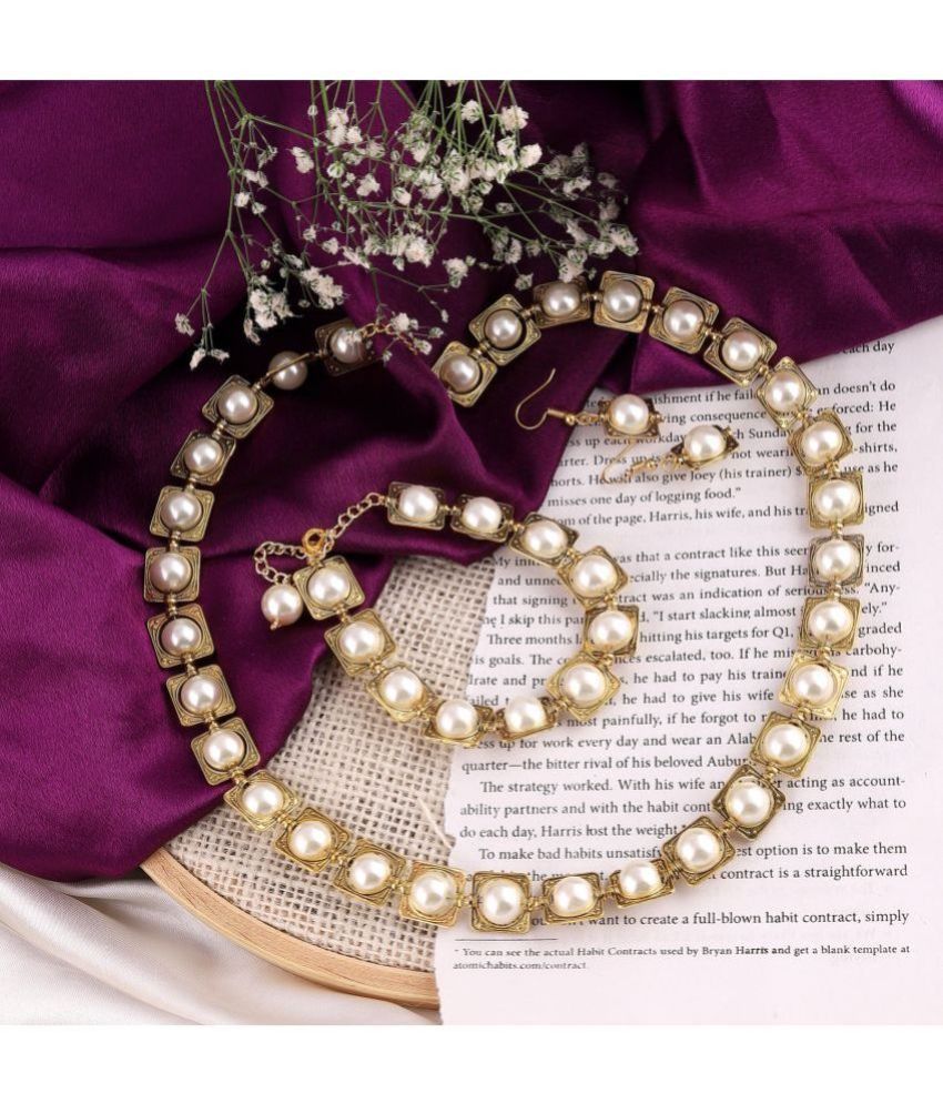     			gilher Golden Pearls Necklace Set ( Pack of 1 )