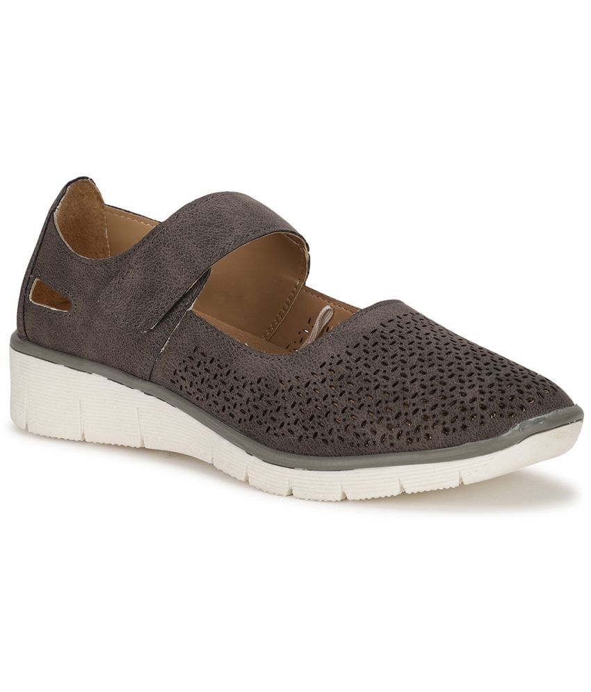     			Bata Brown Women's Casual Ballerinas