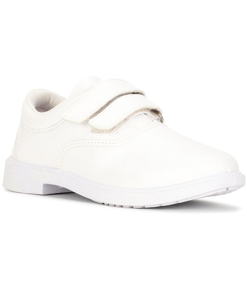     			Bata - White Boy's School Shoes ( 1 Pair )