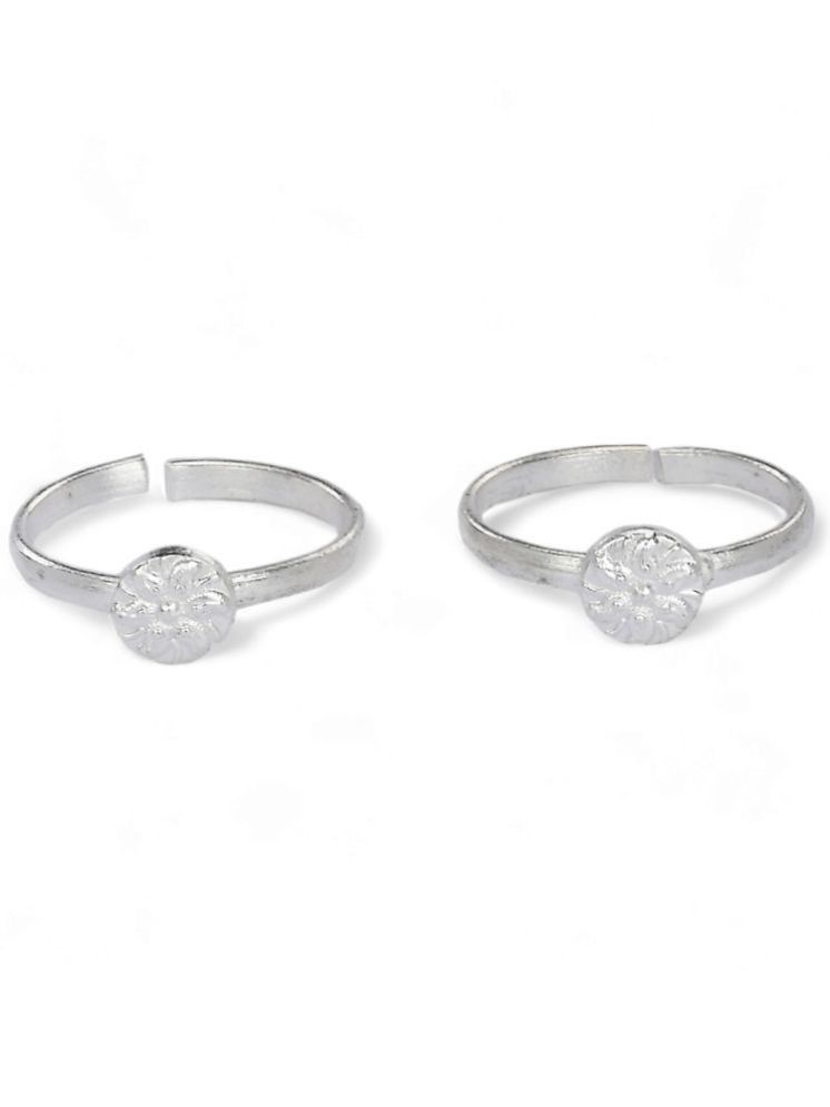     			AanyaCentric Silver Toe Rings ( Pack of 1 )