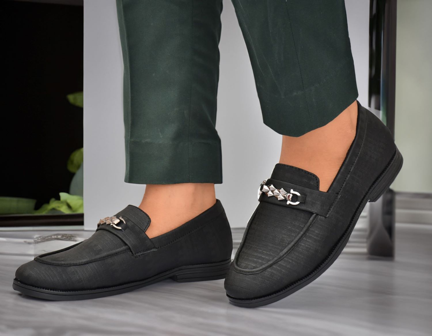     			FOGGY Black Men's Slip on