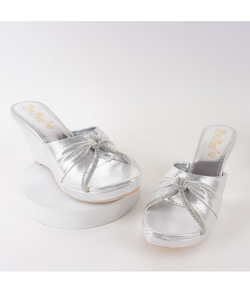     			BIG BIRD Silver Women's Slip On Heels