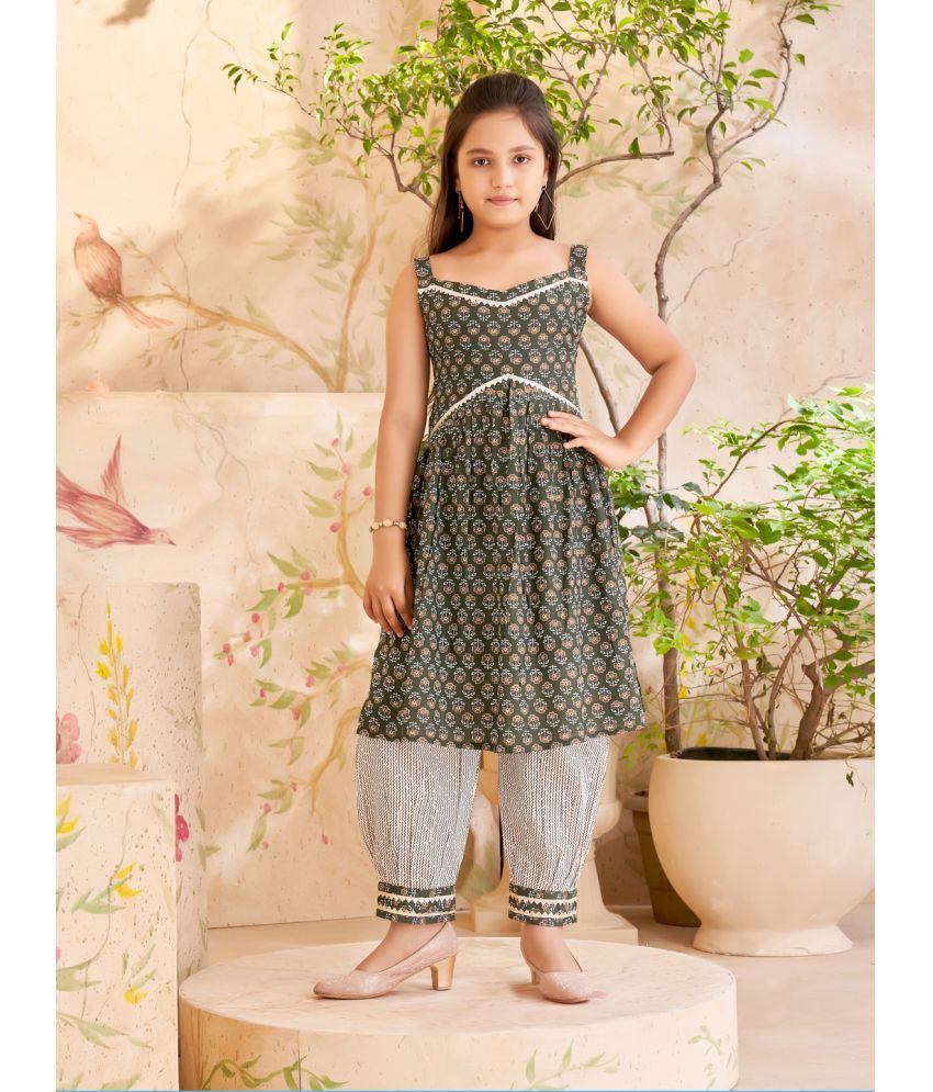     			Aarika Green Cotton Girls Patiala Kurta Set ( Pack of 1 )