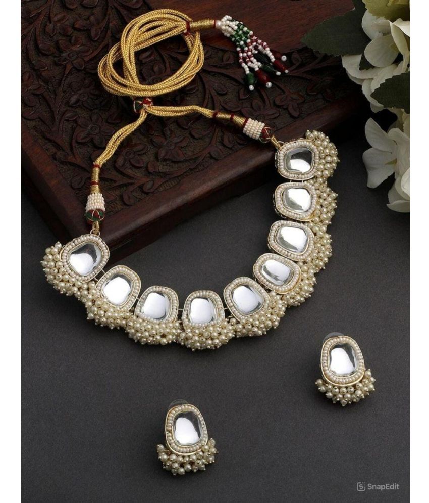     			Padmavati Bangles White Alloy Necklace Set ( Pack of 1 )