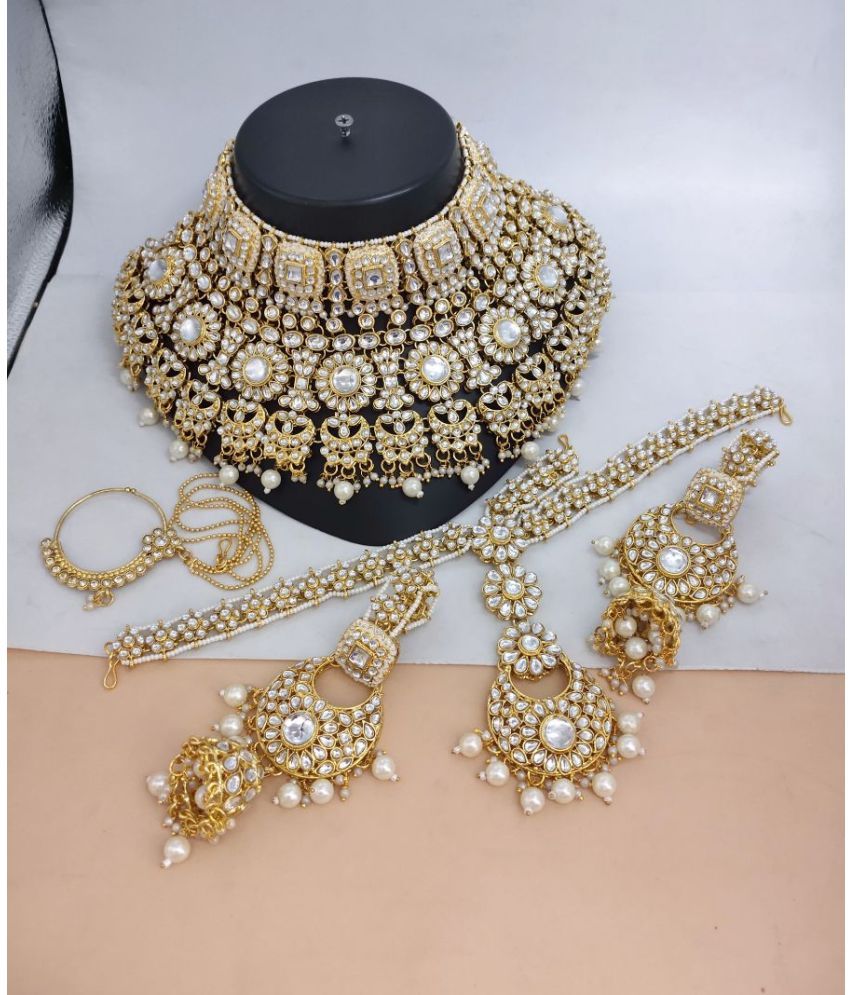     			Padmavati Bangles White Alloy Necklace Set ( Pack of 1 )