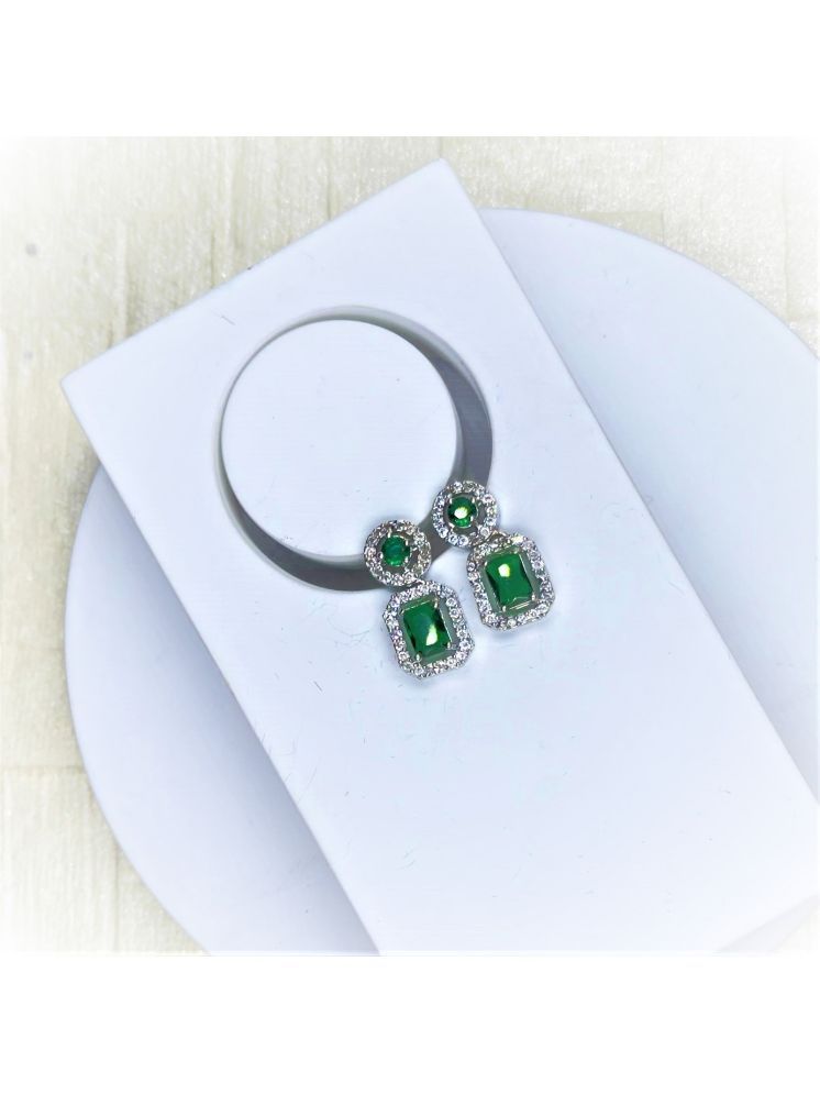     			AKLINA Green Stud Earrings ( Pack of 1 )