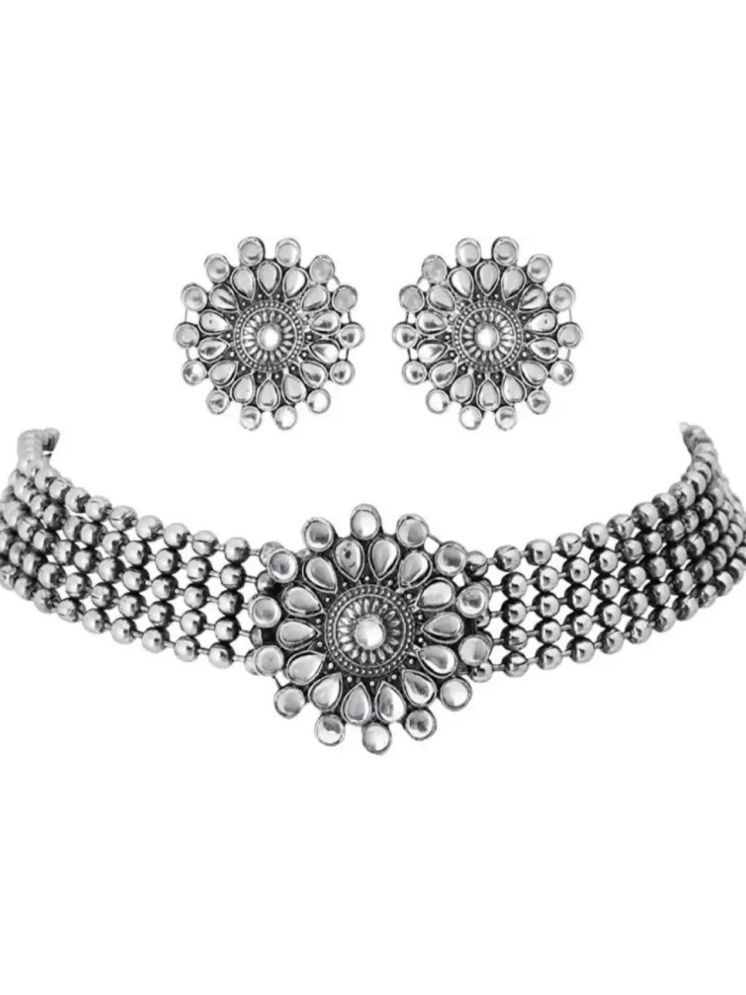     			Samridhi DC Silver Alloy Necklace Set ( Pack of 1 )