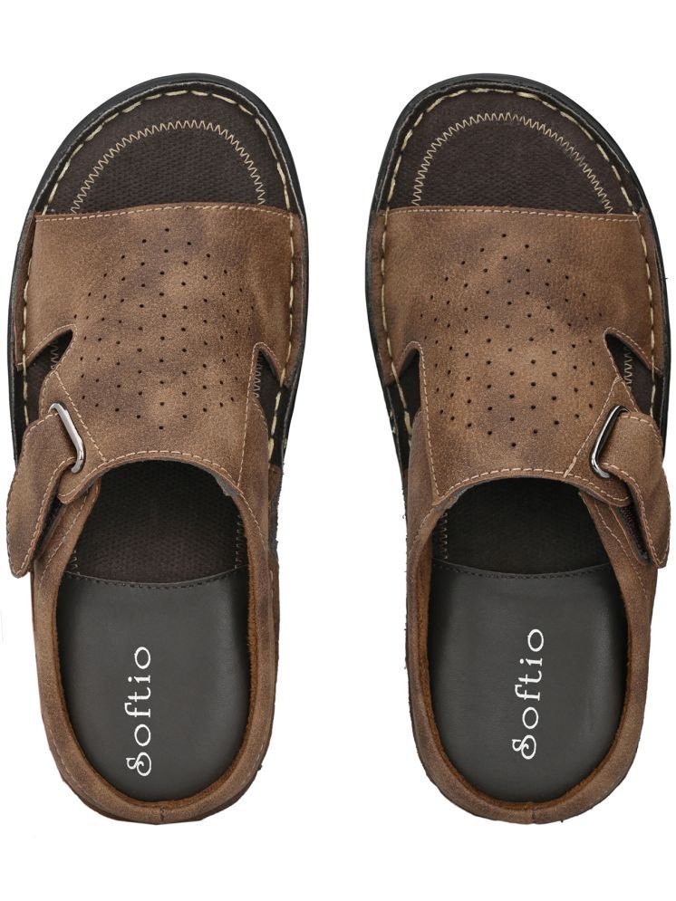     			softio Brown Men's Leather Slipper